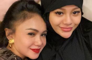Momen Yuni Shara Gendong Ameena Disebut Mirip Ibu dan Anak: Kayak Mahmud Umur 20an