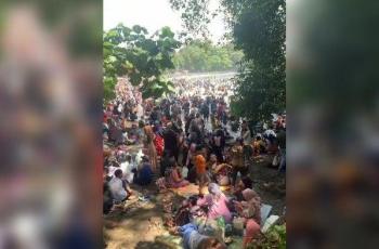 Viral Video Lautan Manusia di Pantai Batu Karas, Bikin Gagal Paham!