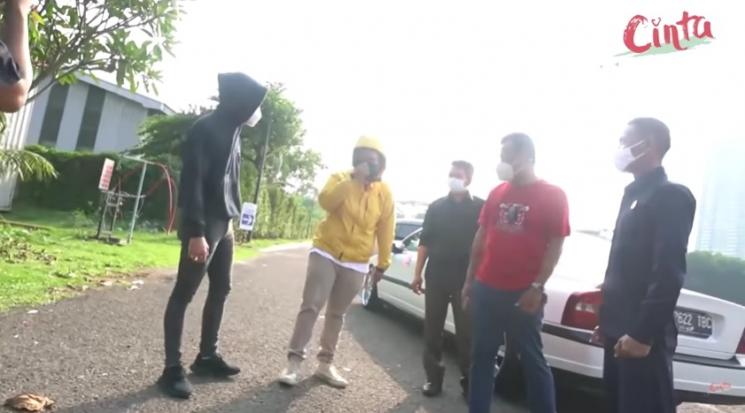 Uya Kuya bersitegang dengan dua preman. (YouTube)