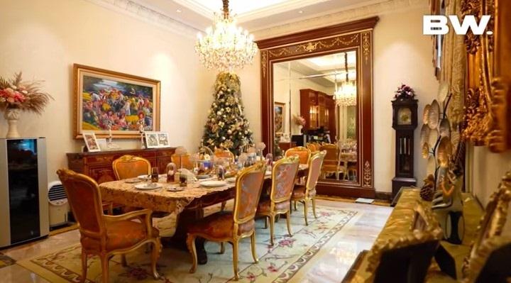 Potret rumah mewah Crazy Rich PIK Helena Lim. (YouTube/Boy William)