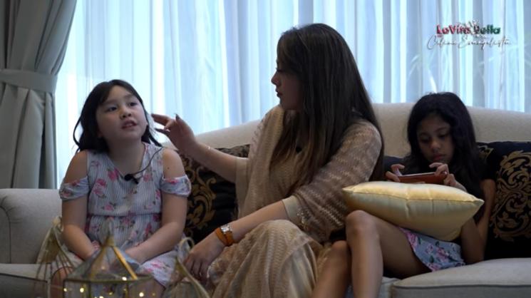 Celine Evangelista berdiskusi soal agama bersama anak-anaknya. (YouTube/Celine Evangelista)