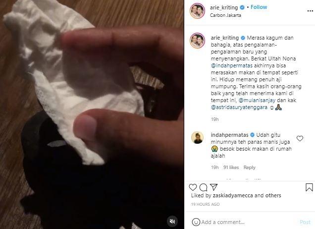 Arie Kriting baru tahu tisu yang berubah saat dicelup ke air. (Instagram/@arie_kriting)