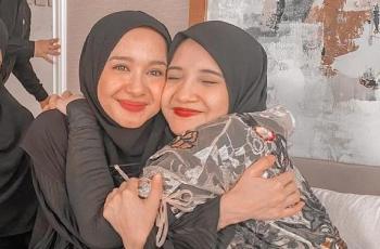 Laudya Cynthia Bella Ikut Salatkan Ibu Mertua Zaskia Sungkar yang Meninggal