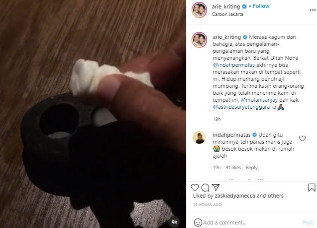 Arie Kriting baru tahu tisu yang berubah saat dicelup ke air. (Instagram/@arie_kriting)