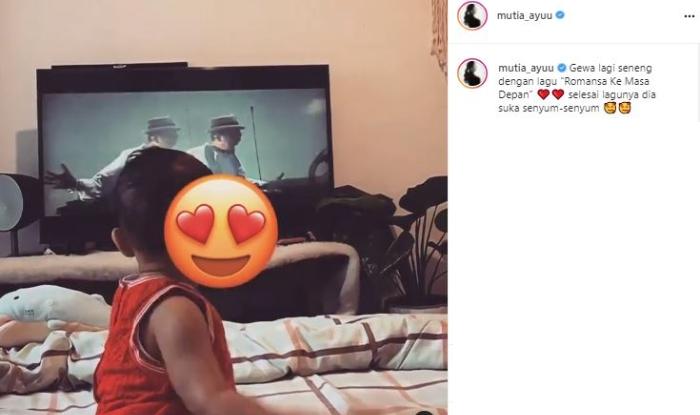 Reaksi Baby Gewa dengar lagu Glenn Fredly. (Instagram/@mutia_ayuu)
