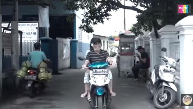 Ayu Ting Ting dan Abdul Rozak (YouTube/Qiss You TV)