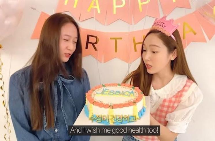 Krystal f(x) dan Jessica Jung (Koreaboo)