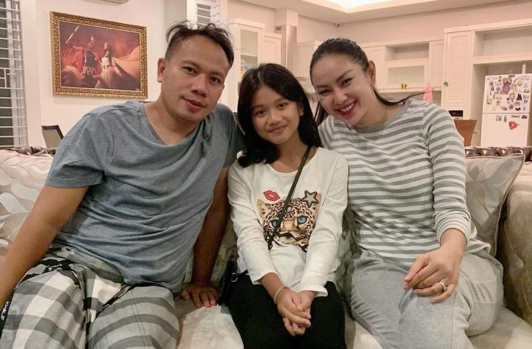 Putri Vicky Prasetyo (tengan). (Instagram/@kalinaocktaranny)