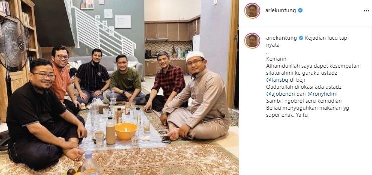 Arie Untung bagikan pengalaman kocak. (Instagram)