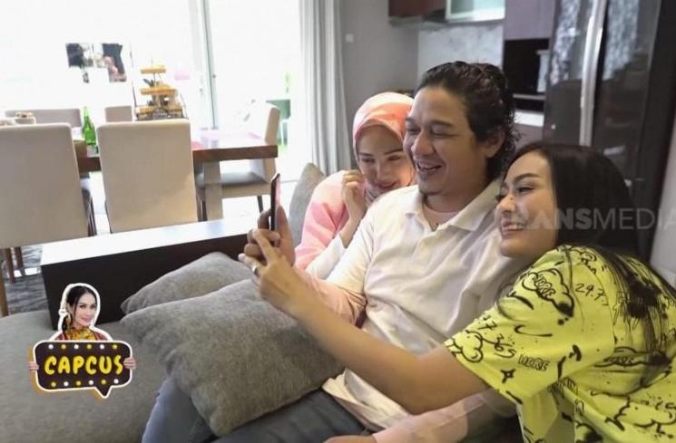 Pasha Ungu dan Adelia Pasha bersama Iis Dahlia (YouTube/Trans7 Official)
