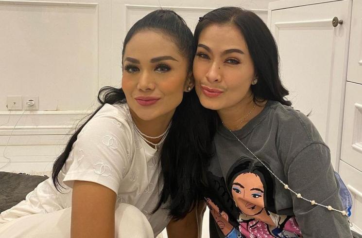 Krisdayanti dan Iis Dahlia. (Instagram/isdadahlia)