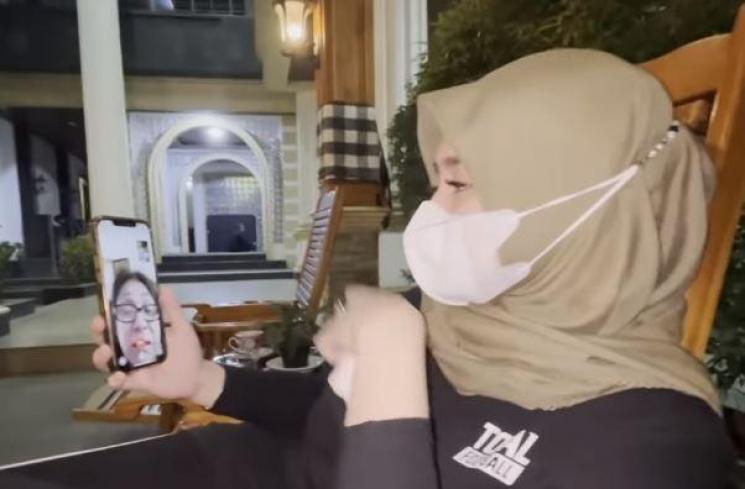 Wejangan hamil Oma Nathalie Holscher. (Youtube/SuleChannel)