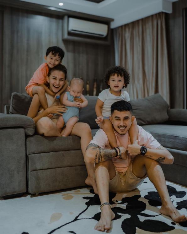 Keluarga Dahlia Poland dan Fandy Christian (Instagram.com)