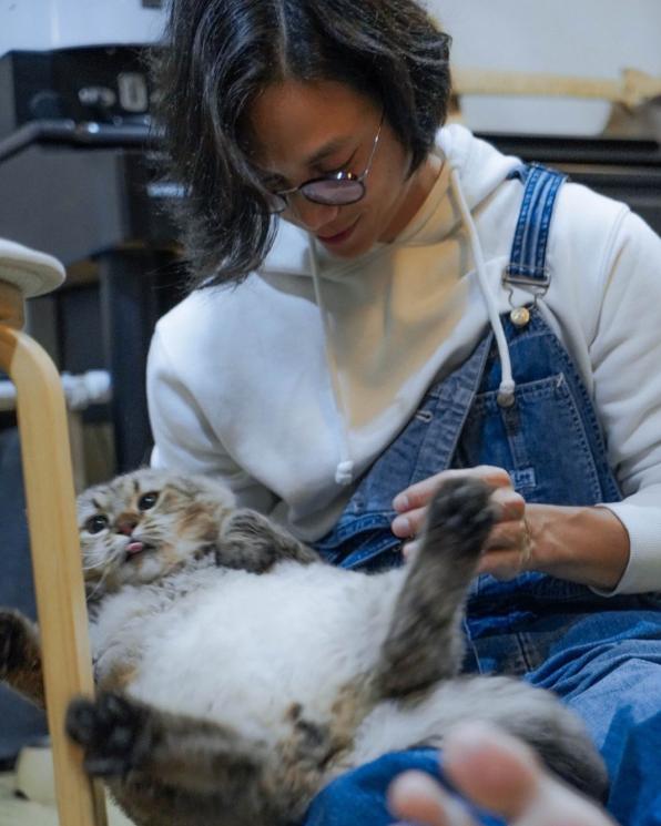 Dikta bersama kucingnya. (Instagram)