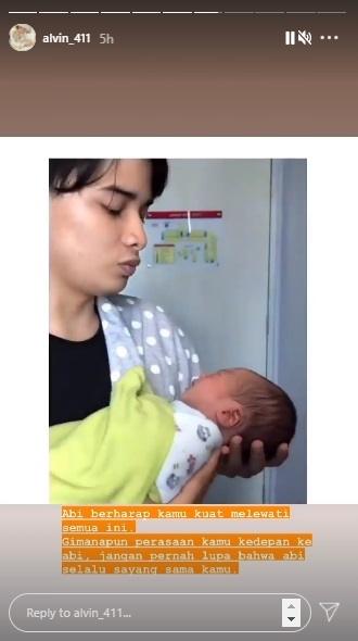 Alvin Faiz dan anaknya, Yusuf. (Instagram/@alvin_411)