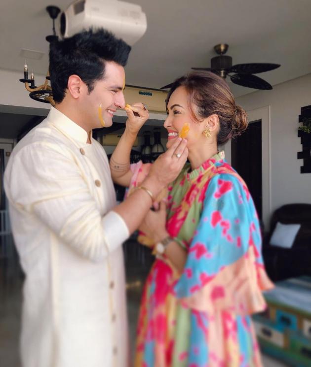 Nisha Rawal dan Karan Mehra (Instagram/@missnisharawal)