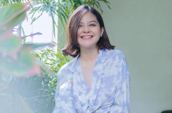 6 Potret Terkini Tiwi eks T2 Usai Melahirkan, 35 Tahun Rasa ABG!