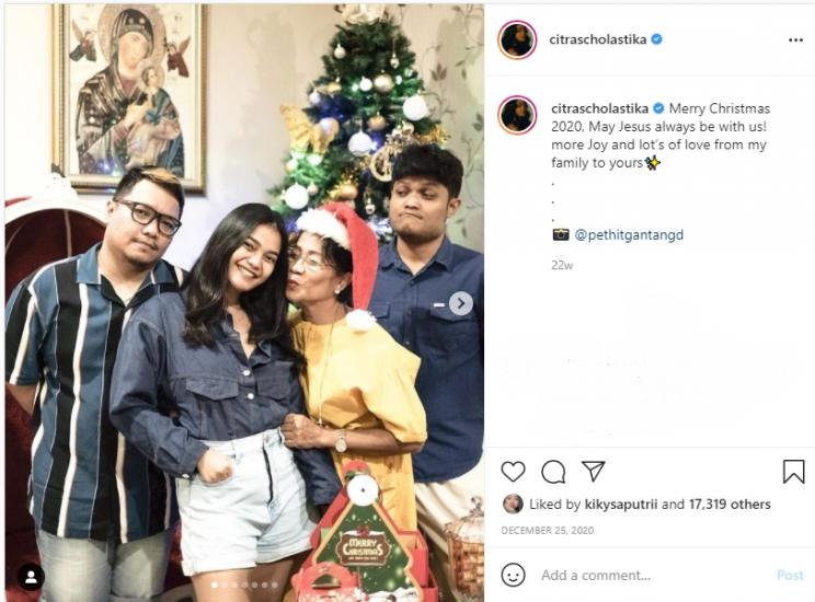 Potret Natural Citra Scholastika Rayakan Natal (Instagram/@citrascholastika)