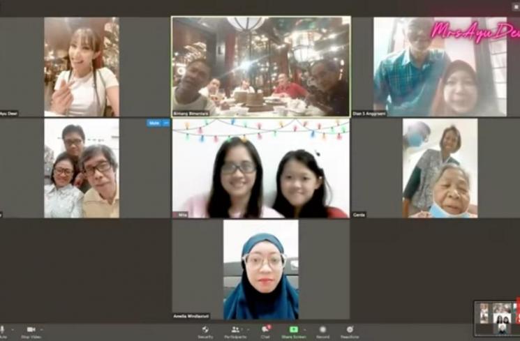 Momen ultah mewah ayah Ayu Dewi. (Youtube/MrsAyuDewi)