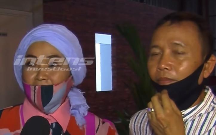 Umi Kalsum dan Rozak, orang tua Ayu Ting Ting (Youtube.com)
