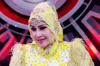 Heboh Elvy Sukaesih Bawa Hewan Buas ke Panggung Acara TV Nasional!