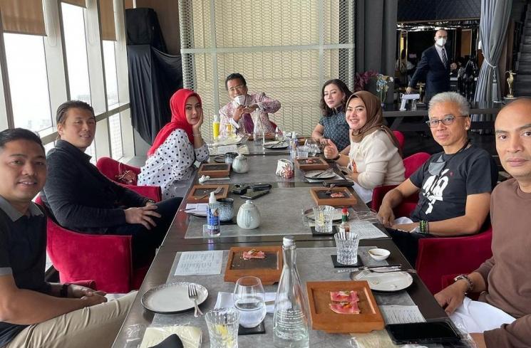 Hotman Paris ketemuan sama Syahrini. (Instagram/@hotmanparisofficial)
