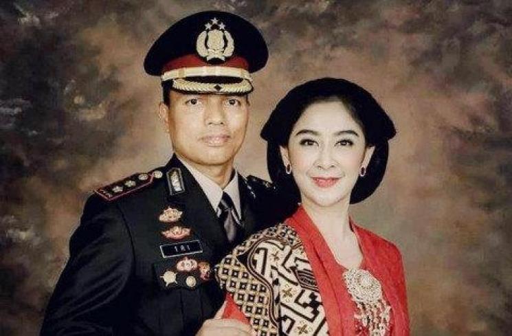Uut Permatasari dan suami (Instagram.com)