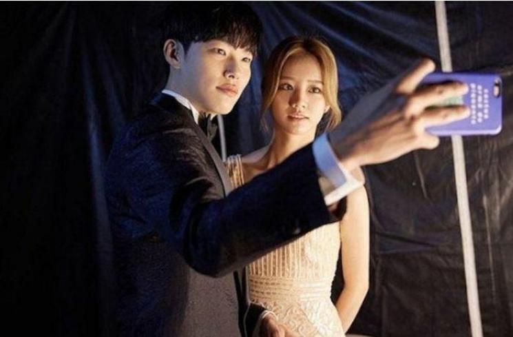 Ryu Jun Yeol dan Hyeri Girl's Day (All Kpop)