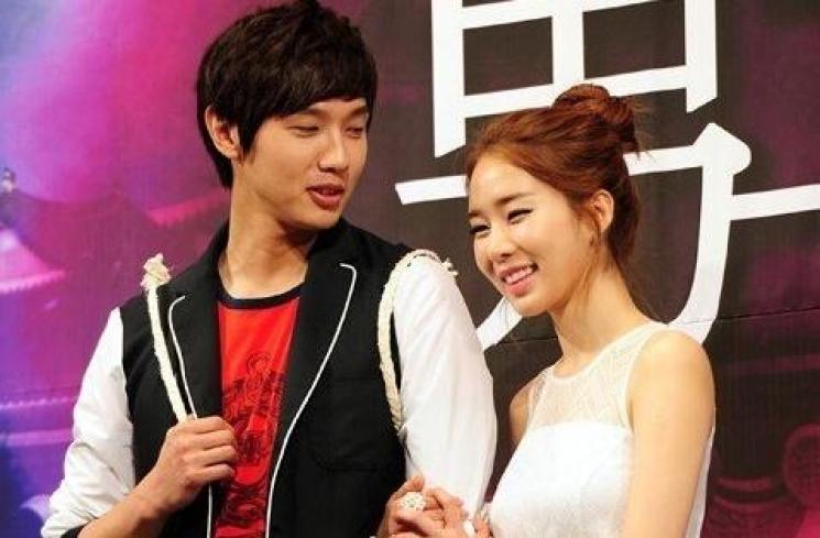 Yoo In Na dan Ji Hyun Woo (Soompi)