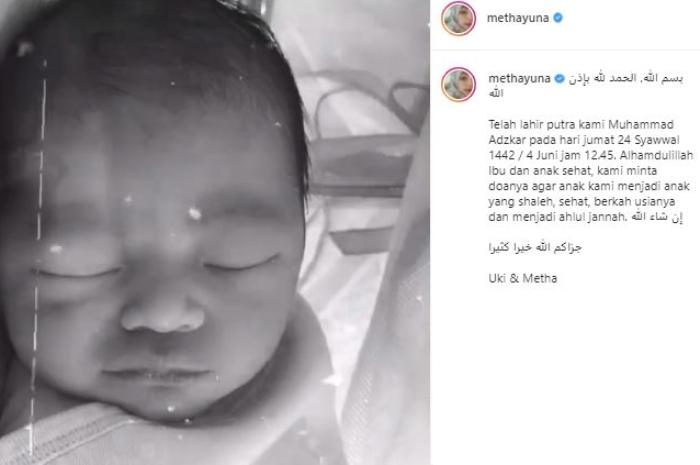 Istri Uki eks NOAH melahirkan anak ketiga. (Instagram/@methayuna)