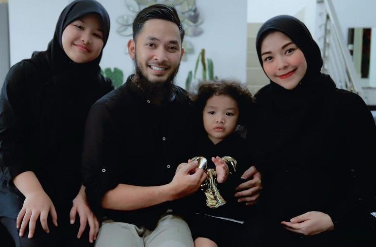 Istri Uki eks NOAH melahirkan anak ketiga. (Instagram/@methayuna)