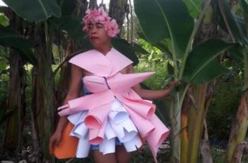 12 Penampilan Nyeleneh Mimi Peri, Pakai Bikini Pisang sampai Baju Anti Virus!