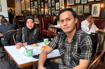 Fadel Islami Ziarah ke Makam Ayah, Netizen Salfok Muzdalifah Nggak Dipayungi