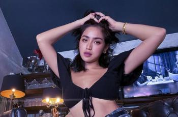 Jessica Iskandar Seksi Pakai Atasan Crop Top, Alisnya Bikin Salfok