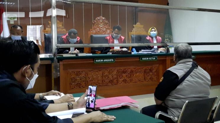 Salah satu saksi yang dihadirkan jaksa dalam sidang kasus narkoba istri Ajun Perwira, Jennifer Jill Supit di Pengadilan Negeri Jakarta Barat, Rabu (9/6/2-2021). (Matamata.com/Evi Ariska)