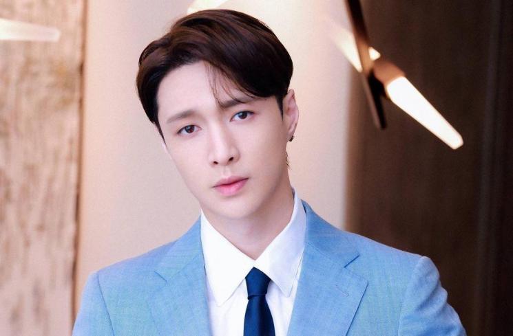 Artis Kena Penyakit Langka (Instagram/@layzhang)