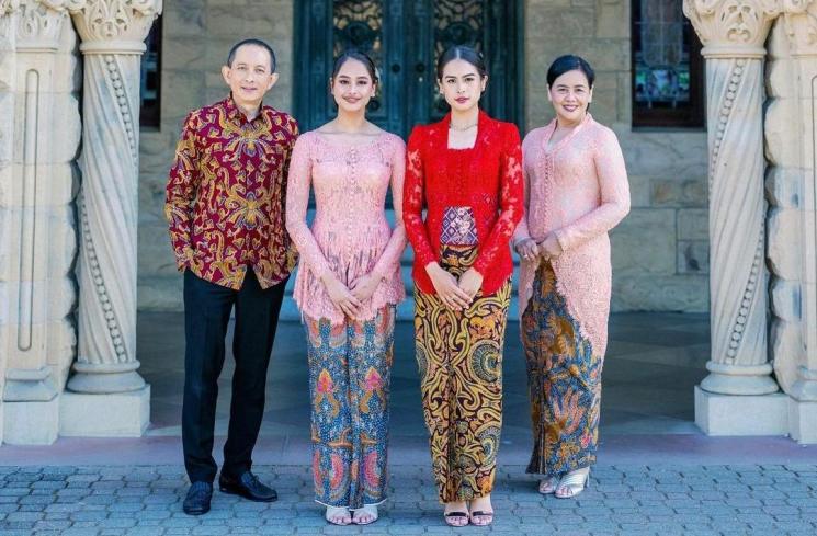 Potret kelulusan Maudy Ayunda. (Instagram/akhairunnisa)