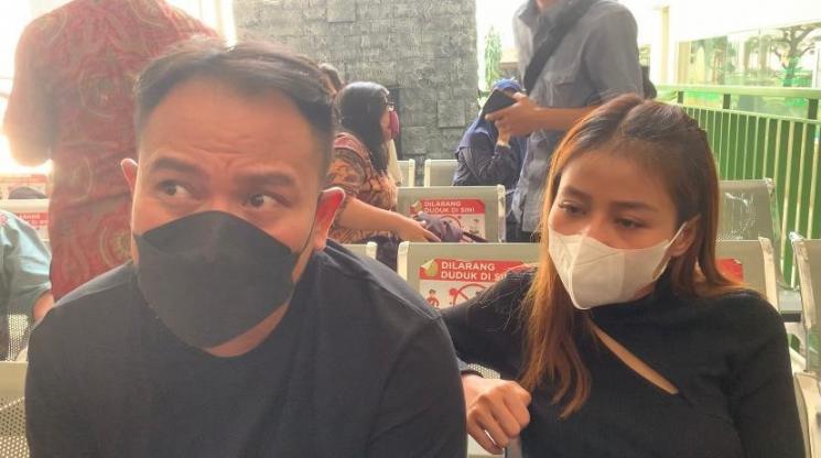 Vicky Prasetyo dan adiknya, Beby Prasetyo. (MataMata.com/Yuliani)