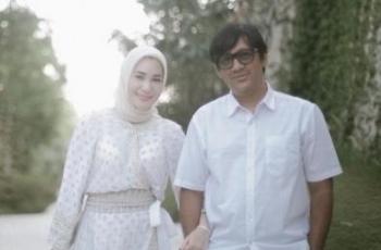 Cantik dan Bersahaja, 6 Potret Istri Andre Taulany saat Berlibur di Bali