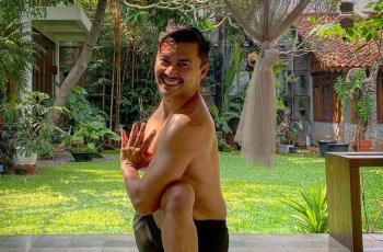 5 Potret Anjasmara Telanjang Dada Pamer Perut Six Pack: Semakin Meresahkan!