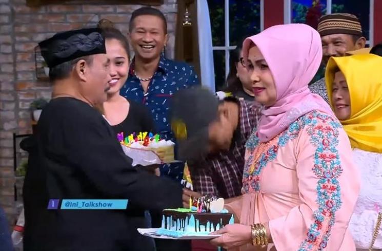 Potret Istri Haji Bolot (YouTube/Ini Talk Show)