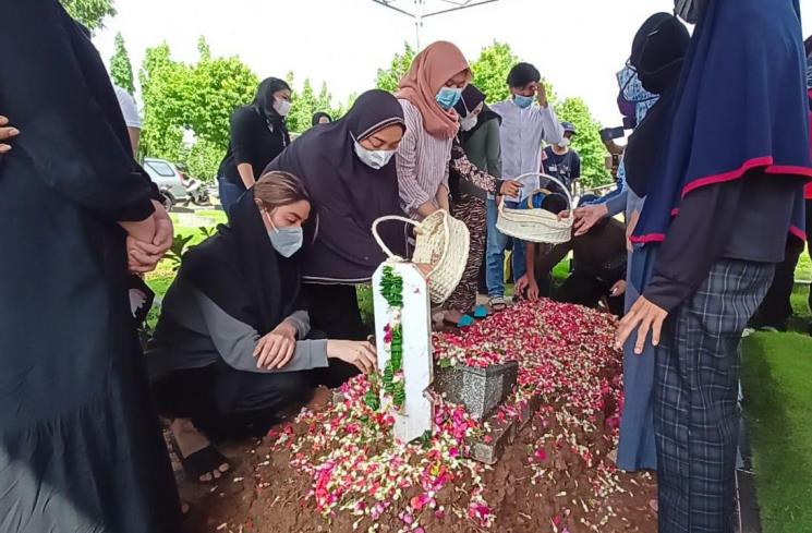 Ayah Hilda Vitria meninggal dunia. (Matamata.com/Rena Pangesti)