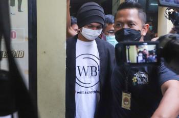 Jenguk Anji di Rutan, Ade Govinda Ungkap Kondisi Psikologis Sahabatnya