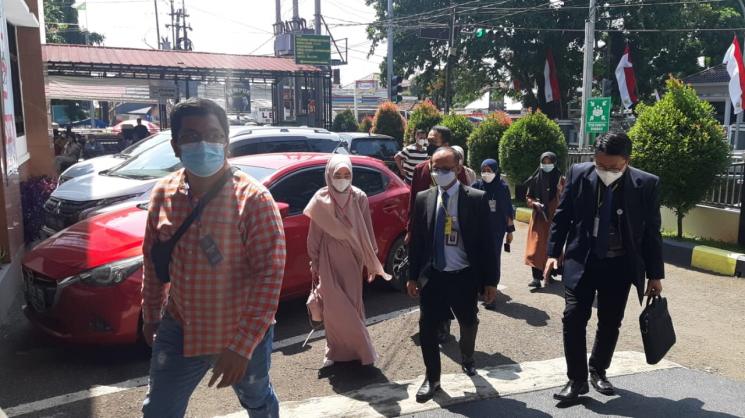 Larissa Chou saat menghadiri sidang cerainya dengan Alvin Faiz di PA Cibinong [MataMata.com/Ismail]
