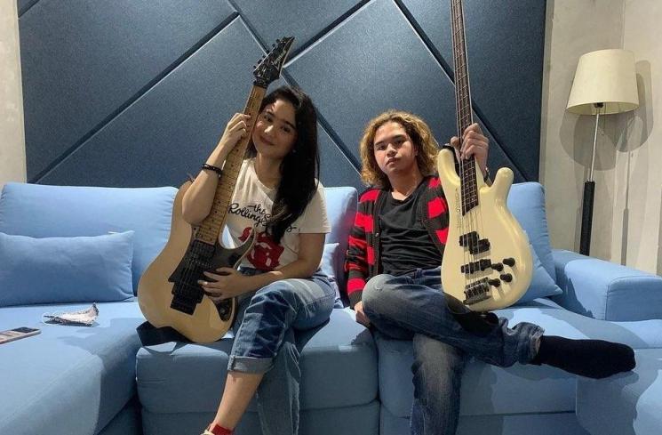 Artis Super Bucin ke Pasangan (Instagram/@duljaelani)