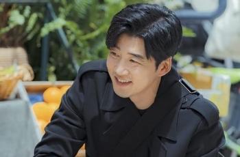 Putus dari Honey Lee, Agensi Benarkan Yoon Kye Sang Pacari CEO Muda