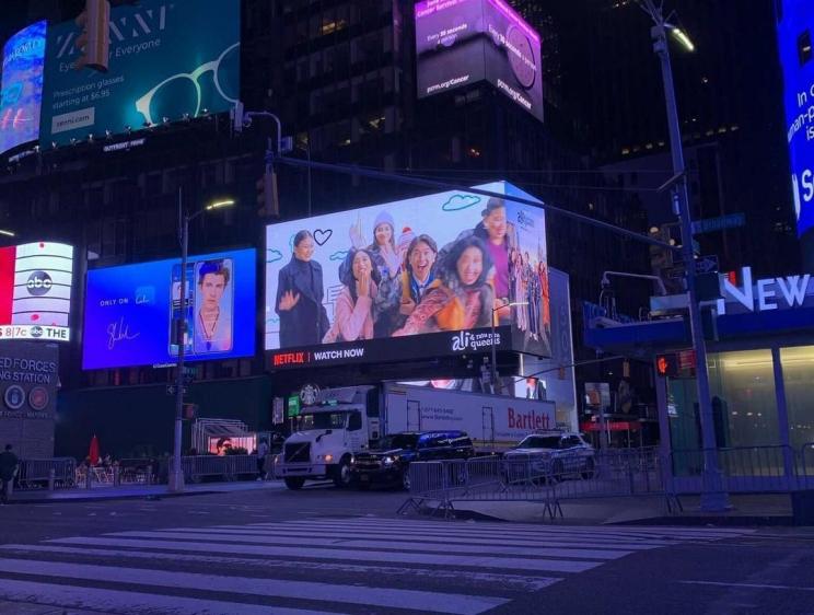 Wajah Iqbaal Ramadhan terpampang di Times Square New York City. (Instagram/@iqbaal.e)