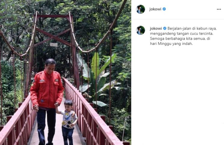 Potret Jokowi Momong Cucu (Instagram/@jokowi)