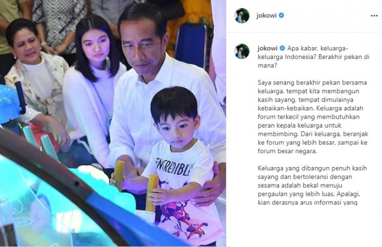 Potret Jokowi Momong Cucu (Instagram/@jokowi)