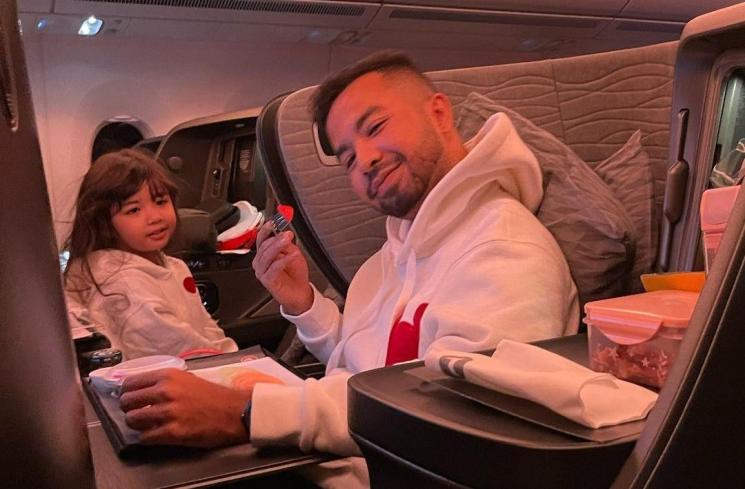 Artis Jadi Ayah di Usia Muda (Instagram/@hassanalaydrus)